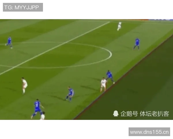 球迷齐心筹资赠送战术平板表达支持与敬意彰显团队温情